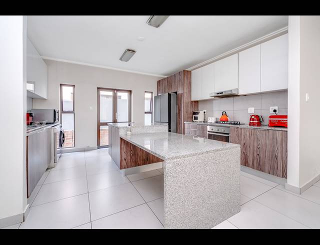 4 BEDROOM HOUSE FOR SALE IN BRYANSTON